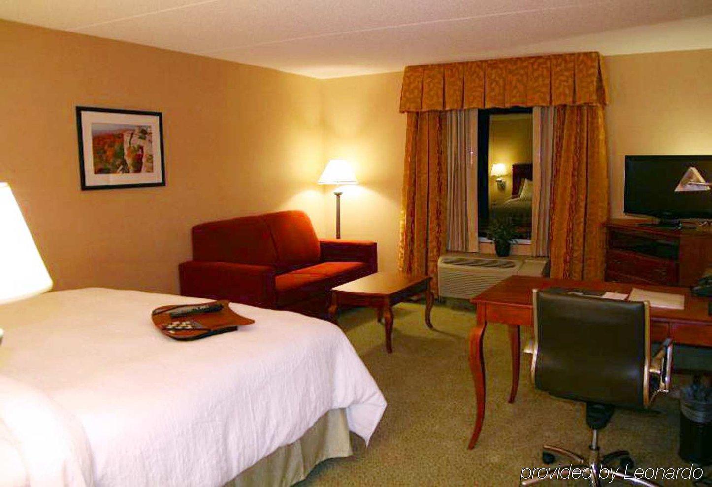Hampton Inn & Suites Poughkeepsie Spackenkill Szoba fotó