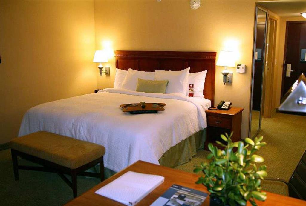 Hampton Inn & Suites Poughkeepsie Spackenkill Szoba fotó
